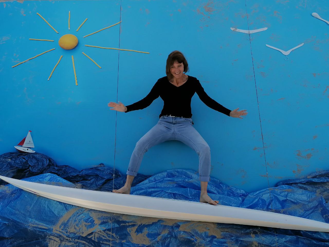 109. Surfbrett breitbeinig_2025-06-13_18-45-30.jpg